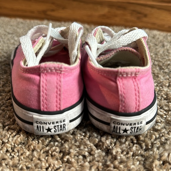 Toddler Size 7 Pink Converse - Picture 3 of 8